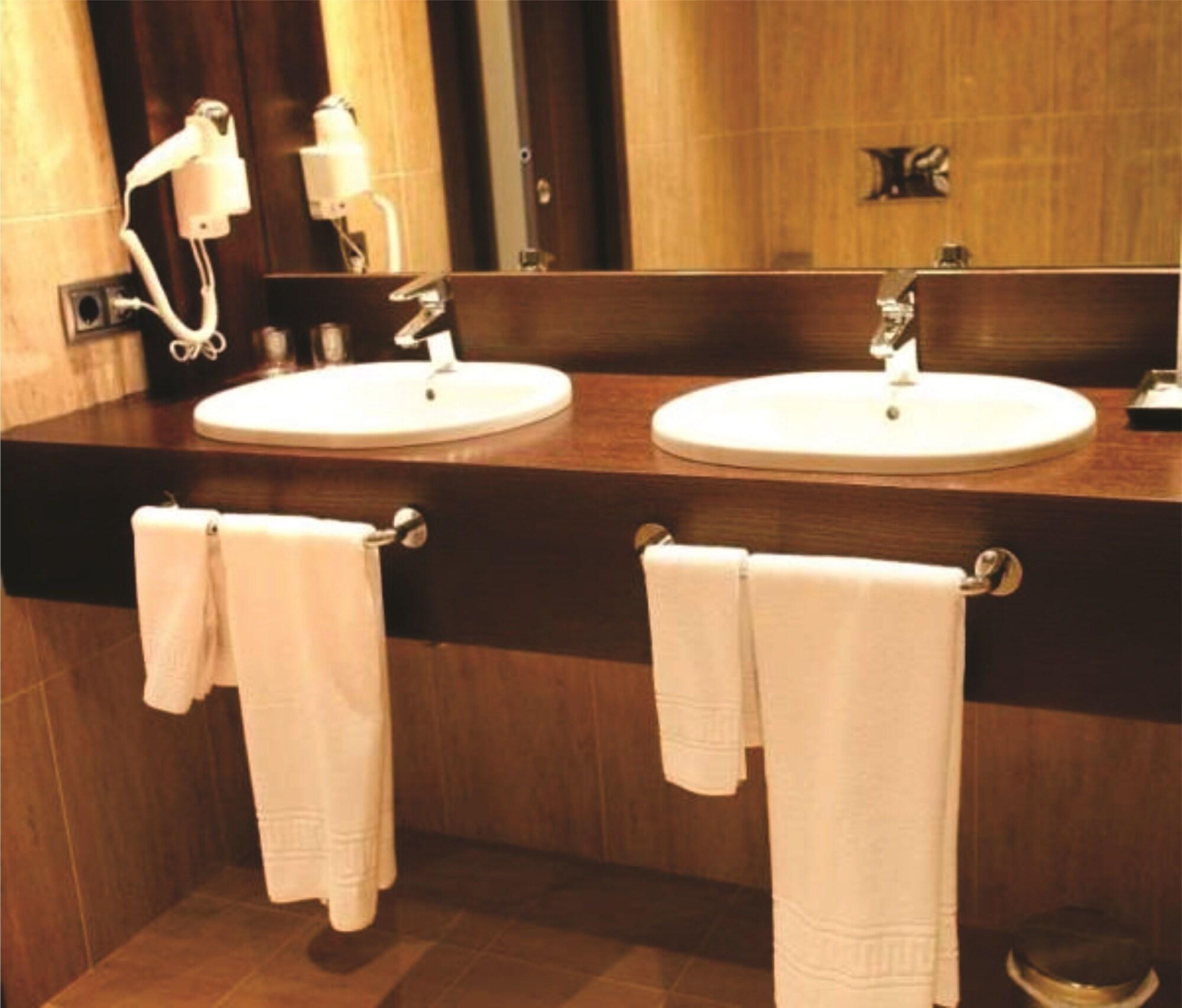 Hotel Villa De Aranda اراندا دي دويرو المظهر الخارجي الصورة