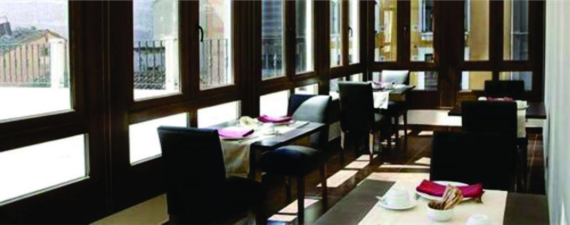 Hotel Villa De Aranda اراندا دي دويرو المظهر الخارجي الصورة