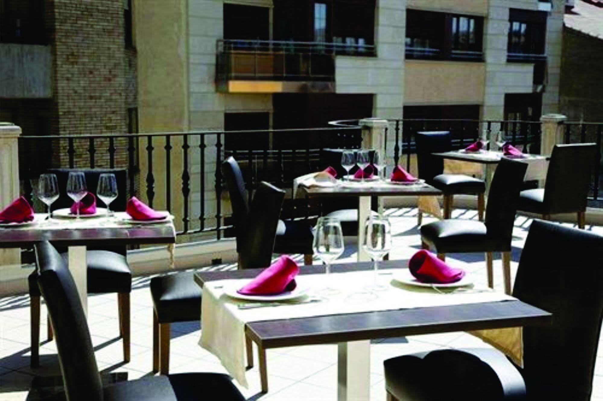 Hotel Villa De Aranda اراندا دي دويرو المظهر الخارجي الصورة